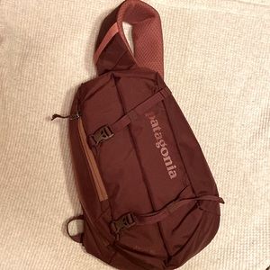 Patagonia Atom Sling in Roamer Red